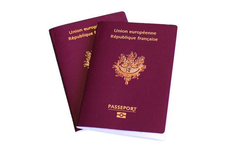 2 passeports français